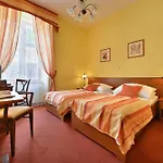Knizeci Dvur Hotell 3*