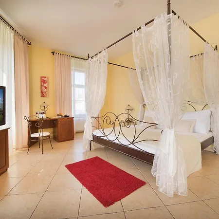 Knizeci Dvur 3*