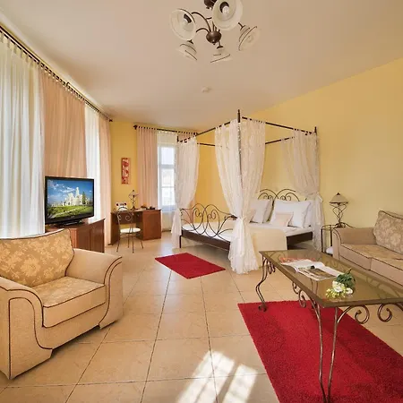Knizeci Dvur 3* Hluboka nad Vltavou