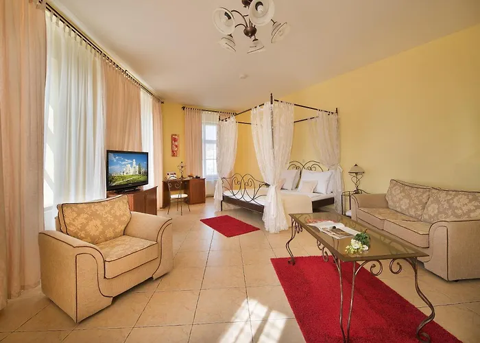 Knizeci Dvur 3* Hluboká nad Vltavou