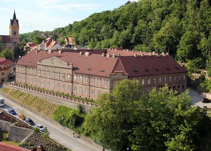 Knizeci Dvur